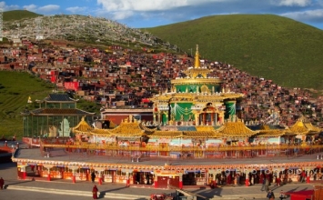 Những bức ảnh độc đáo về Học viện Phật giáo Tây Tạng